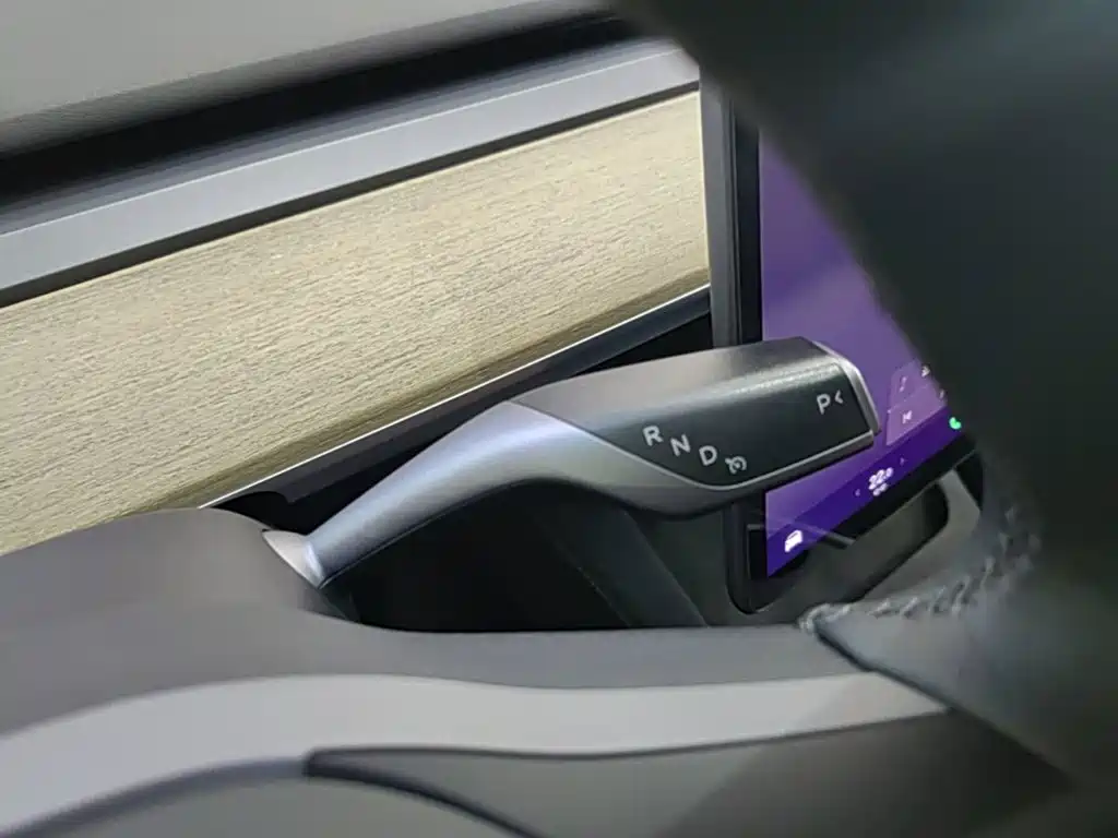 Tesla Model Y — миниатюра 19