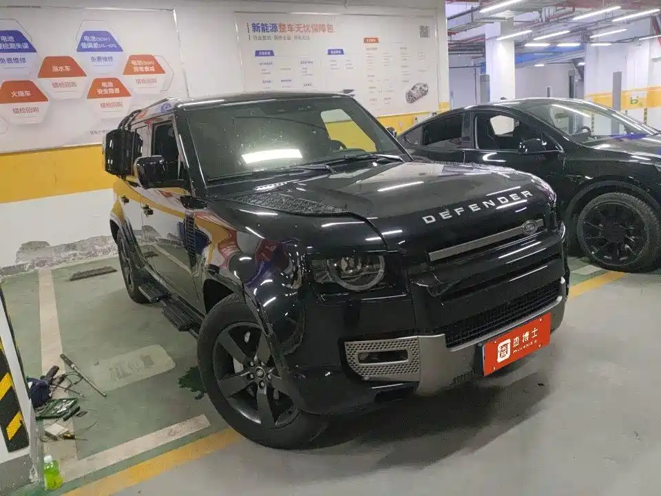 Land Rover Defender 2024