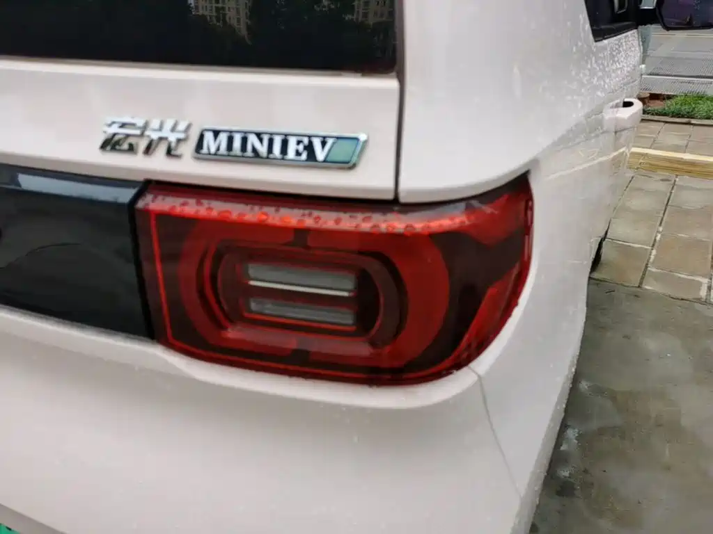 Wuling MINIEV — миниатюра 8