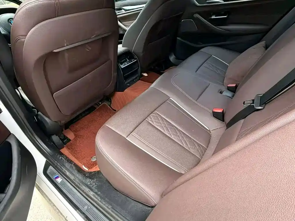 BMW 5 Series — миниатюра 5