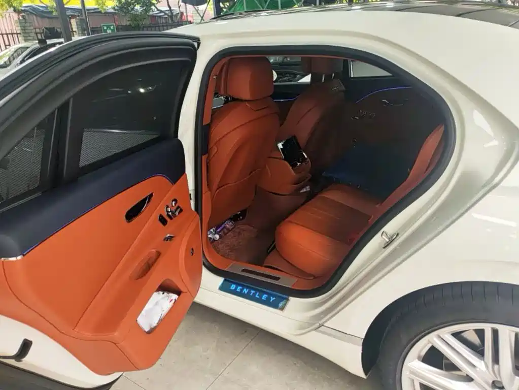 Bentley Flying Spur — миниатюра 7