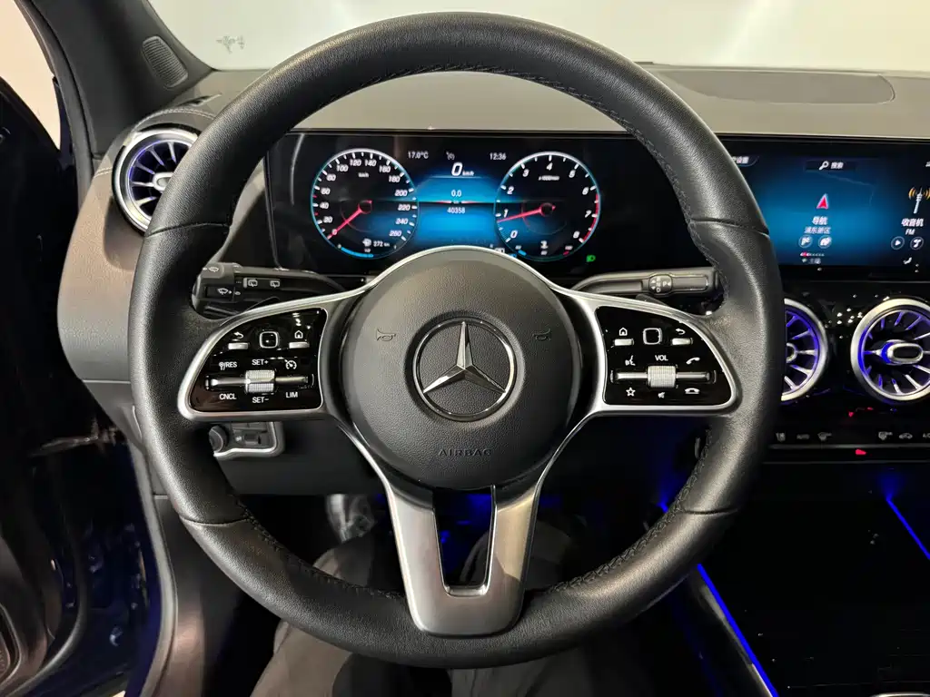 MERCEDES-BENZ GLA