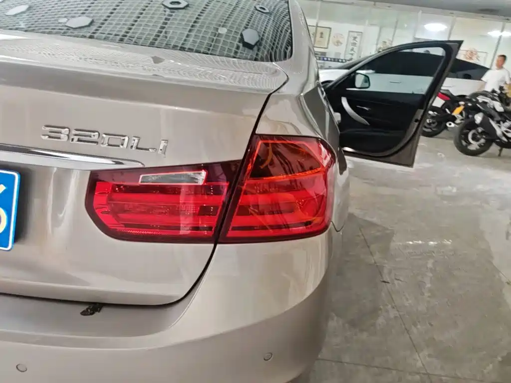 BMW 3 Series — миниатюра 8