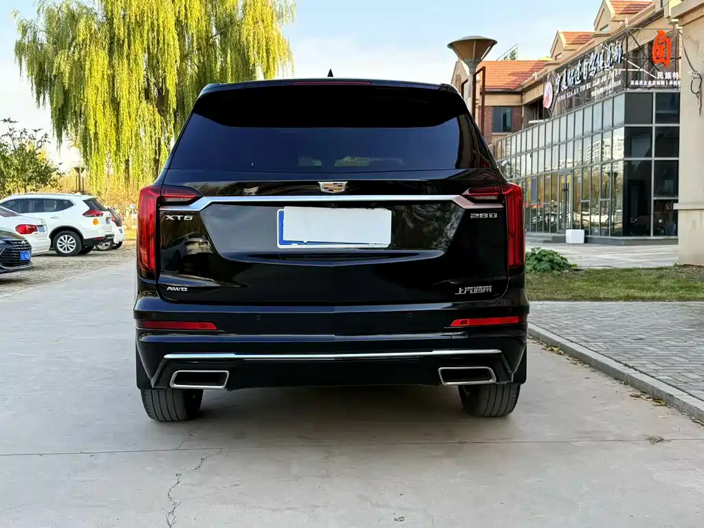 CADILLAC XT6