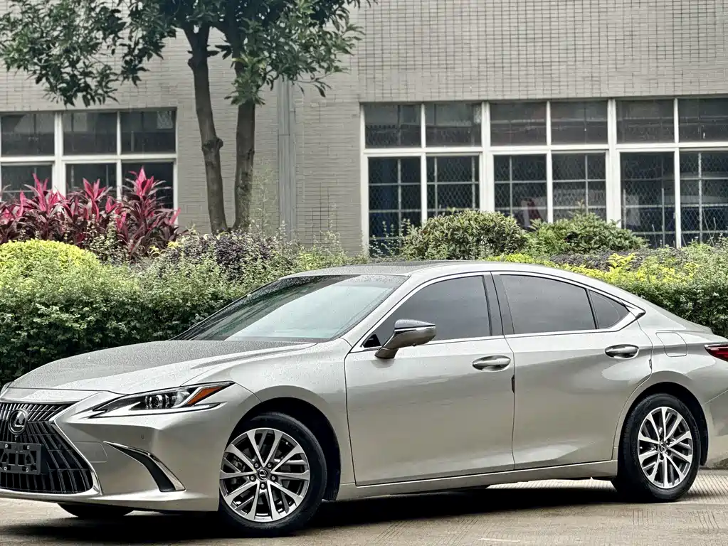 Lexus ES 2021 200