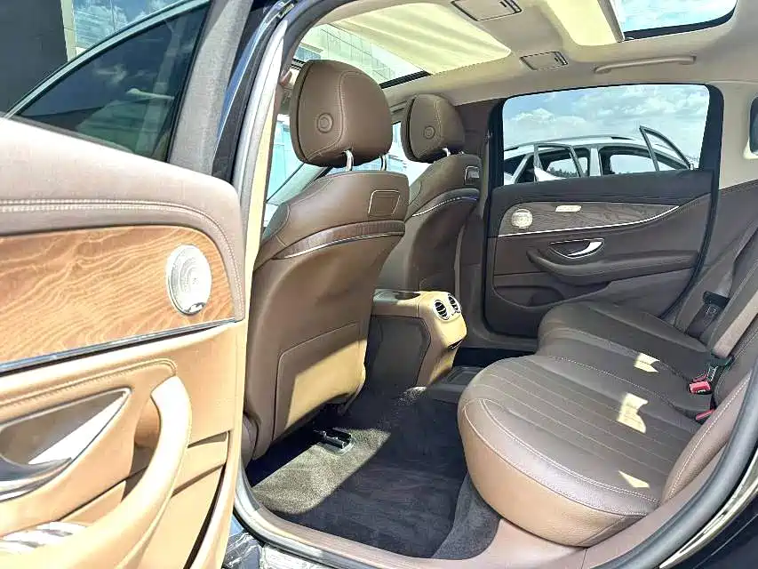 Mercedes-Benz E-Class — миниатюра 4
