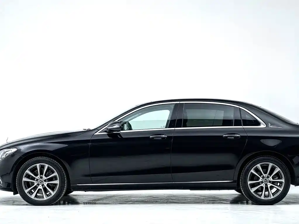 Mercedes-Benz E-Class — миниатюра 6