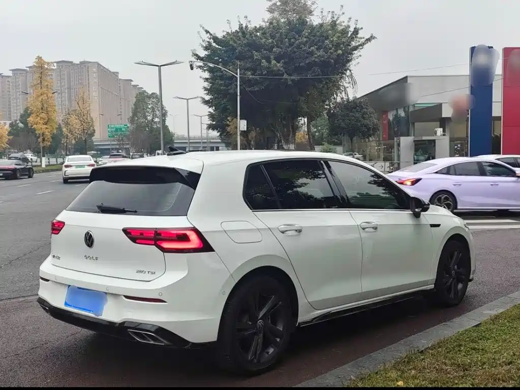 VOLKSWAGEN GOLF
