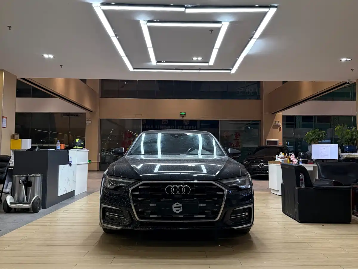 奥迪A6L 2024款 45 TFSI 臻选动感型 2024