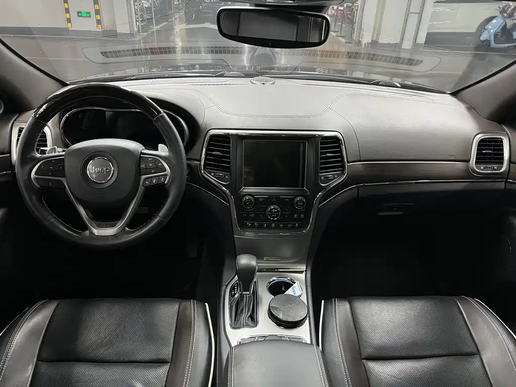 Jeep Grand Cherokee (Import) — миниатюра 9