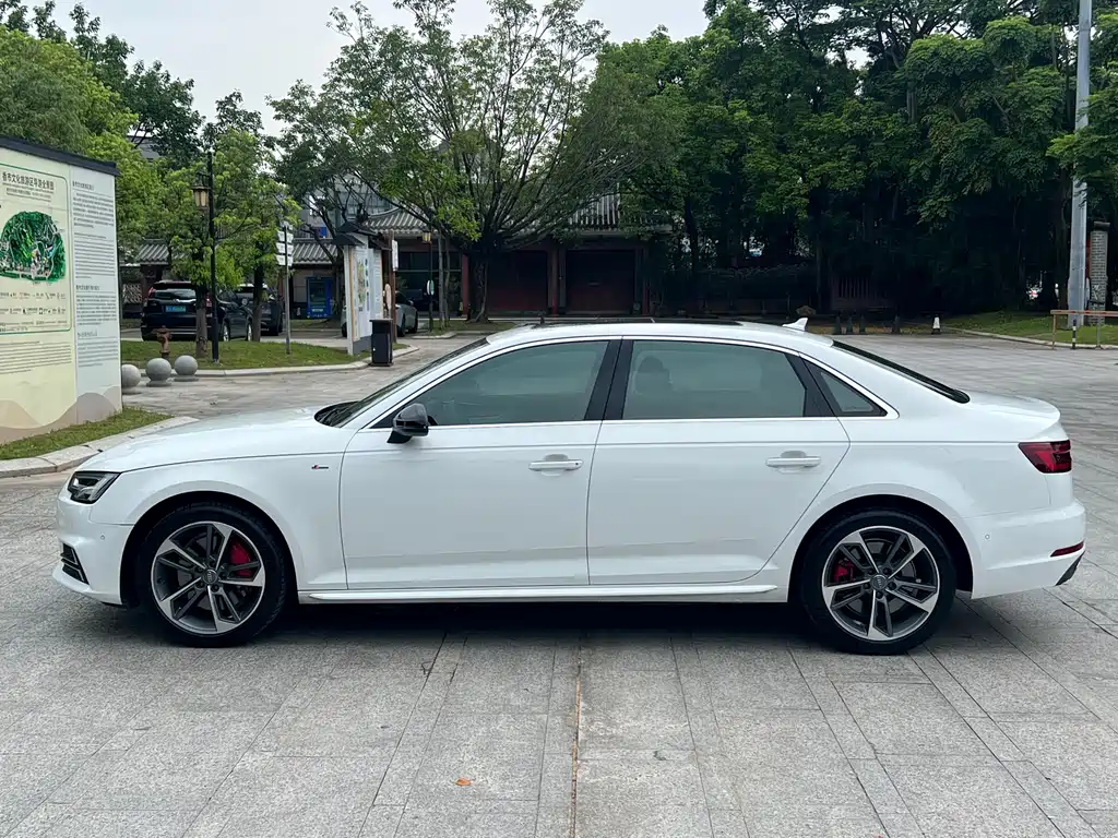 Audi A4L 2018 30 45 TFSI quattro Sport