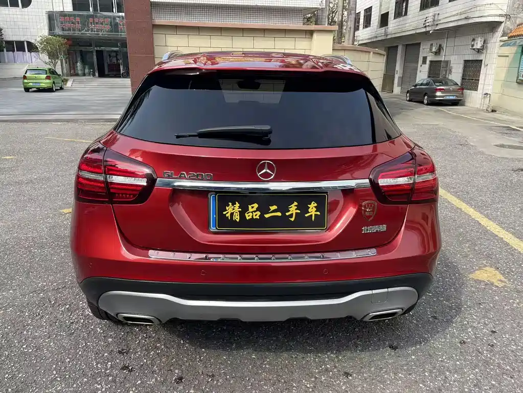MERCEDES-BENZ GLA
