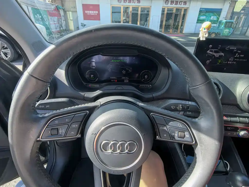 Audi Q2L e-tron — миниатюра 10