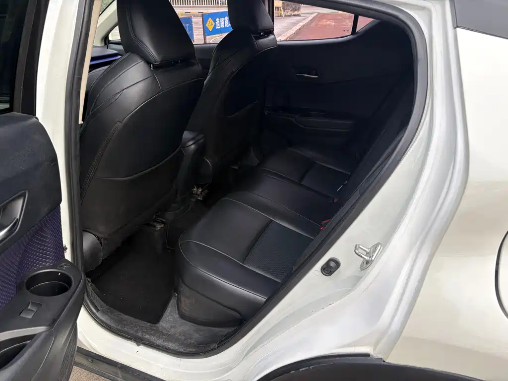 Toyota C-HR — миниатюра 6