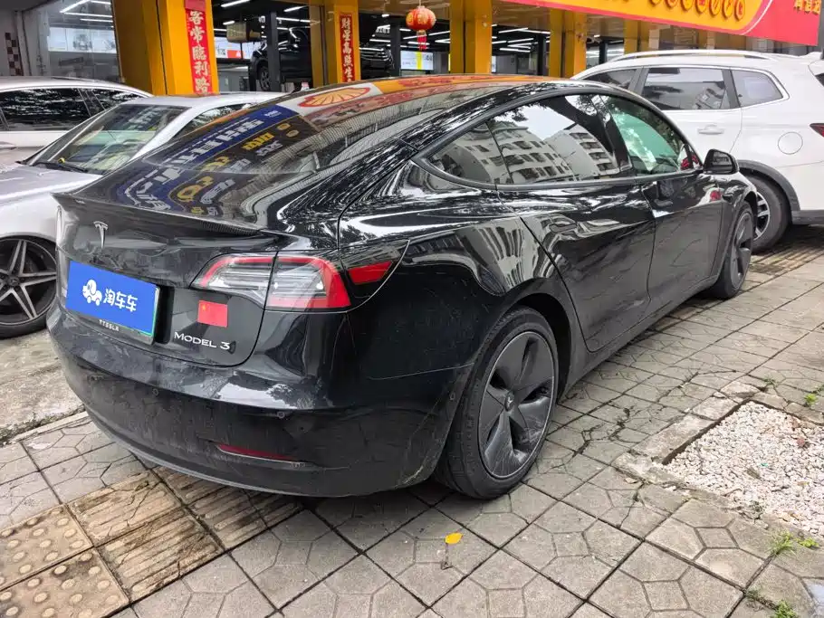 Tesla Model 3 — миниатюра 3