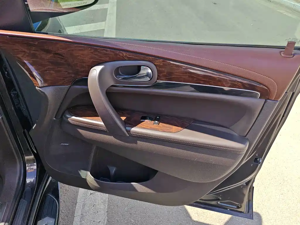 Buick Enclave — миниатюра 26