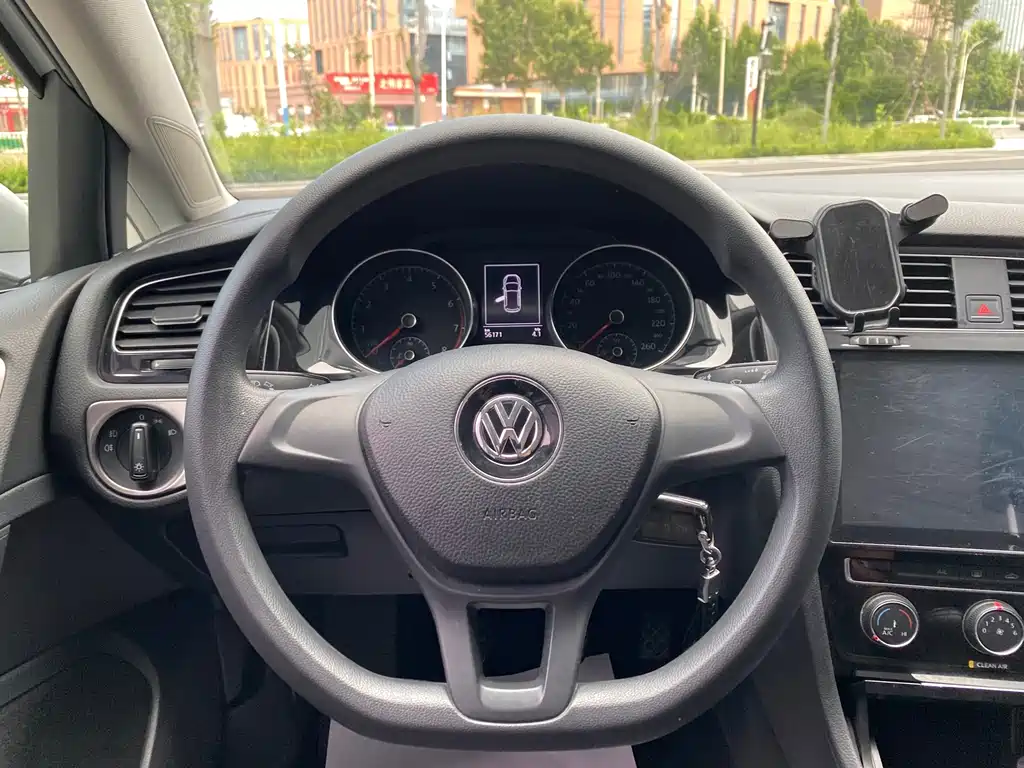Volkswagen Golf — миниатюра 11