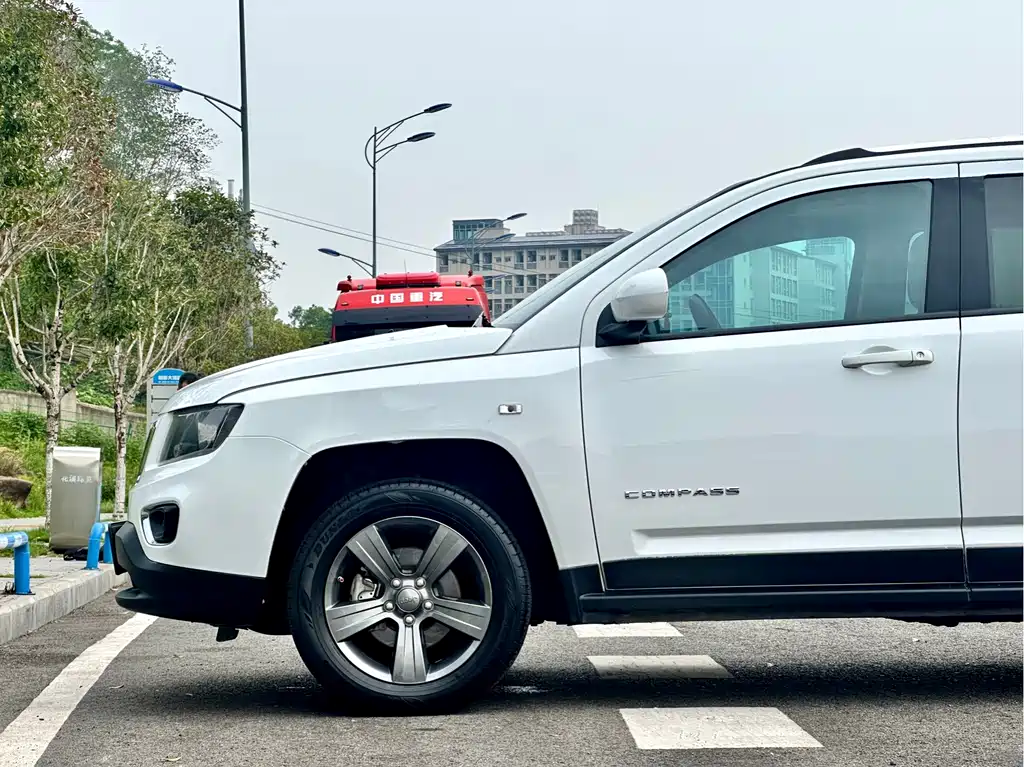Jeep Compass (Import) — миниатюра 9