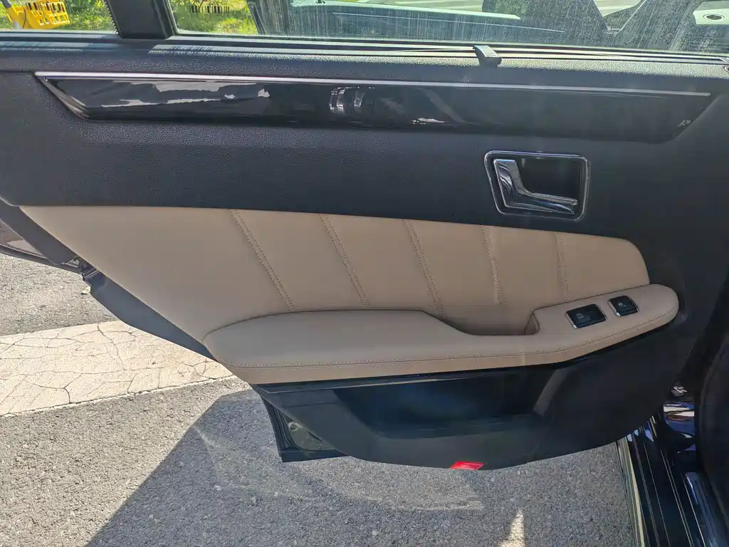 Mercedes-Benz E-Class (Import) — миниатюра 10