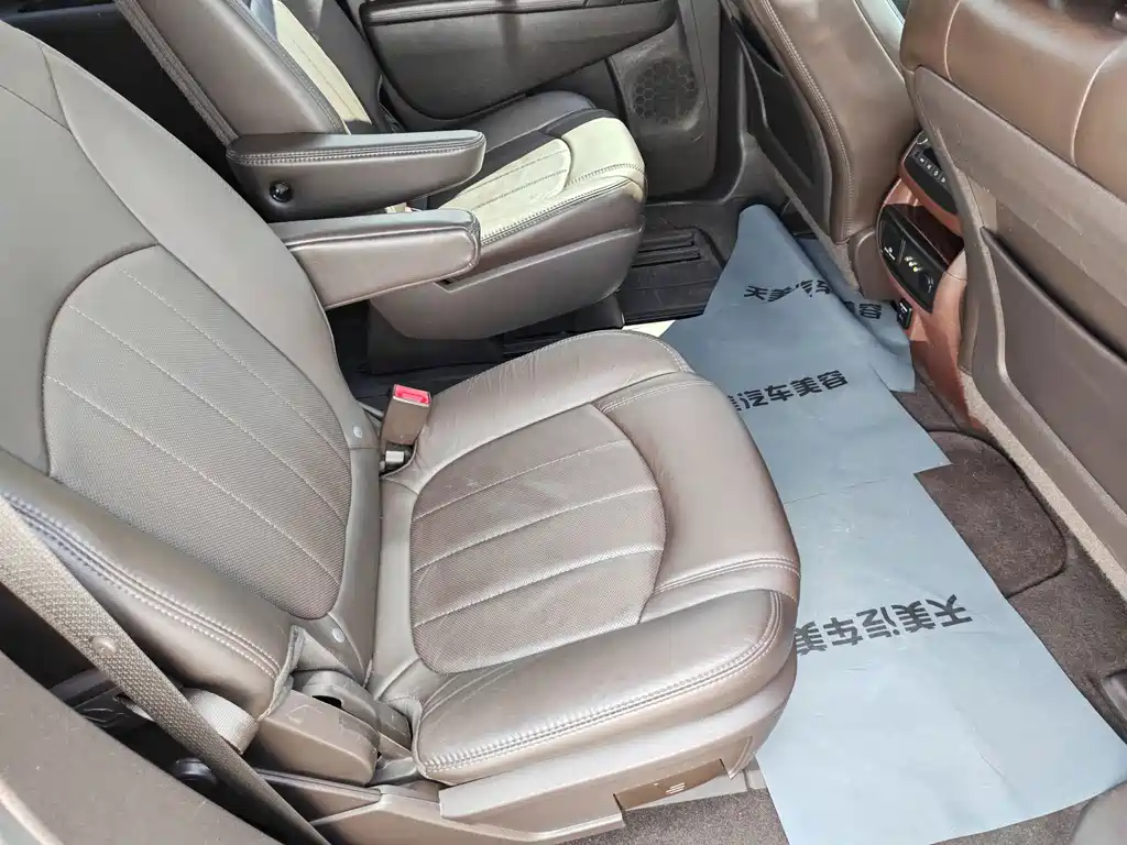 Buick Enclave — миниатюра 19