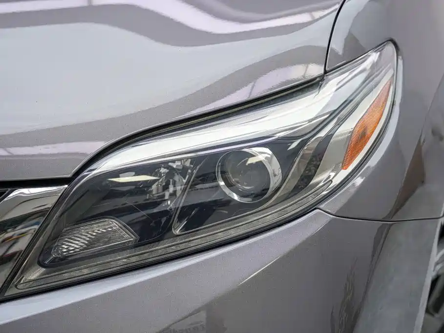 Toyota Sienna — миниатюра 2
