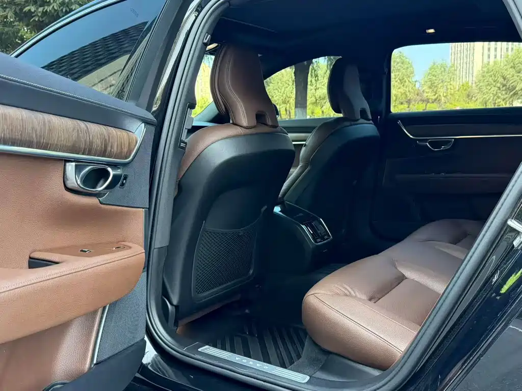 Volvo S90 — миниатюра 6