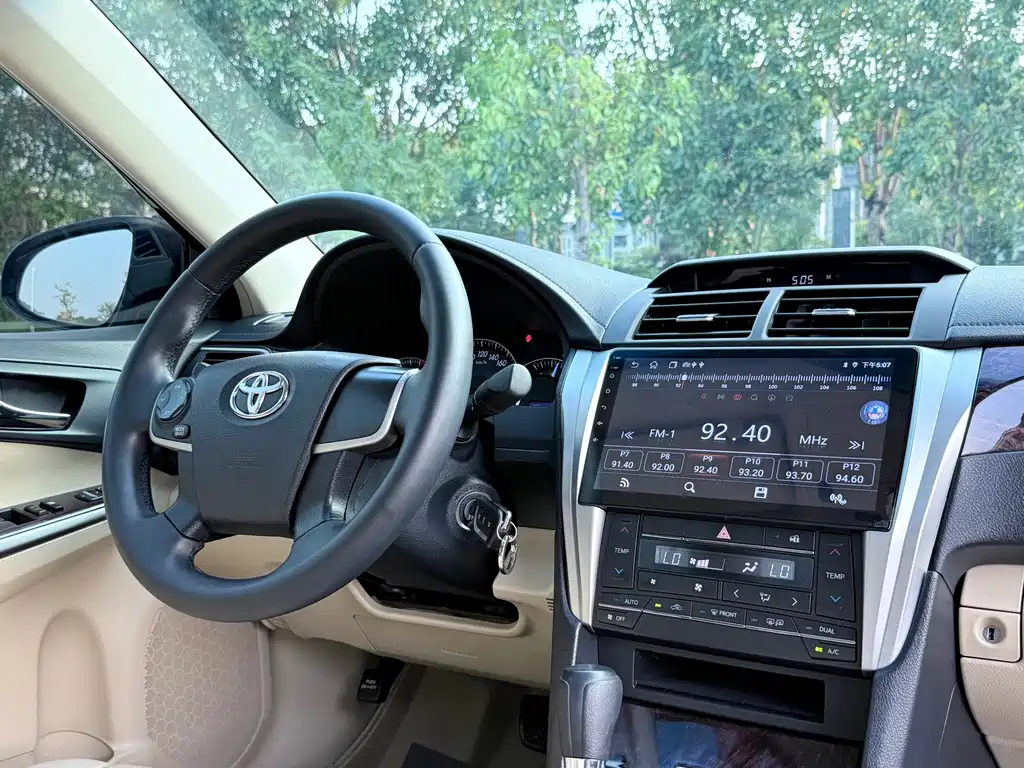 Toyota Camry — миниатюра 11