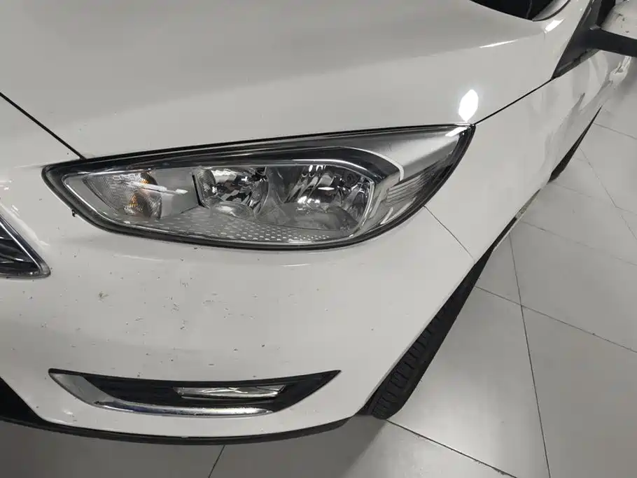 Ford Focus 2015 1.6L AT