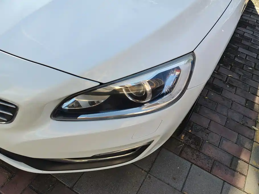 Volvo S60 PHEV — миниатюра 5