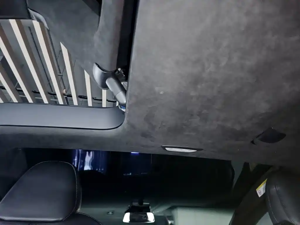 Tesla Model X — миниатюра 18