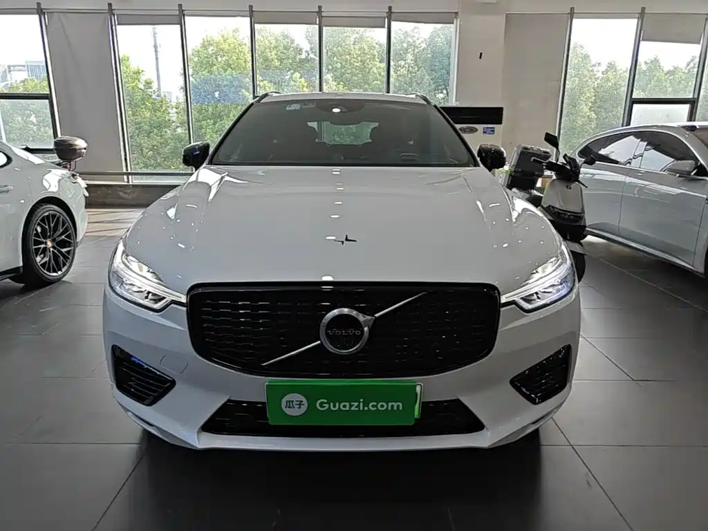 Volvo XC60 PHEV — миниатюра 3