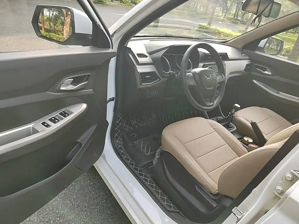 Wuling Hongguang — миниатюра 16