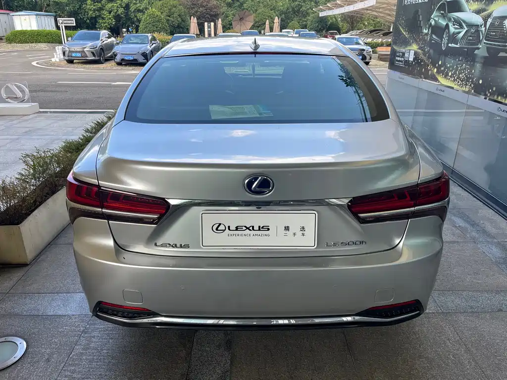 Lexus LS — миниатюра 6