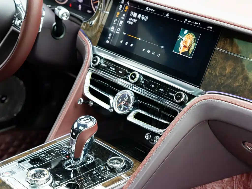 Bentley Flying Spur — миниатюра 20