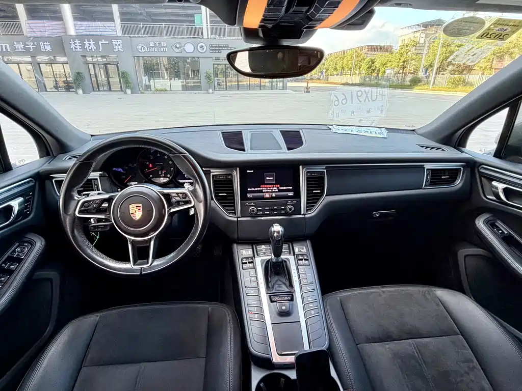 Porsche Macan — миниатюра 8