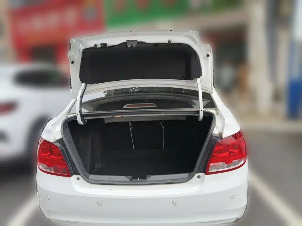 Chevrolet Sail — миниатюра 10