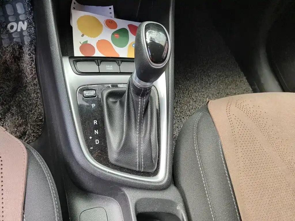 Hyundai Elantra — миниатюра 11