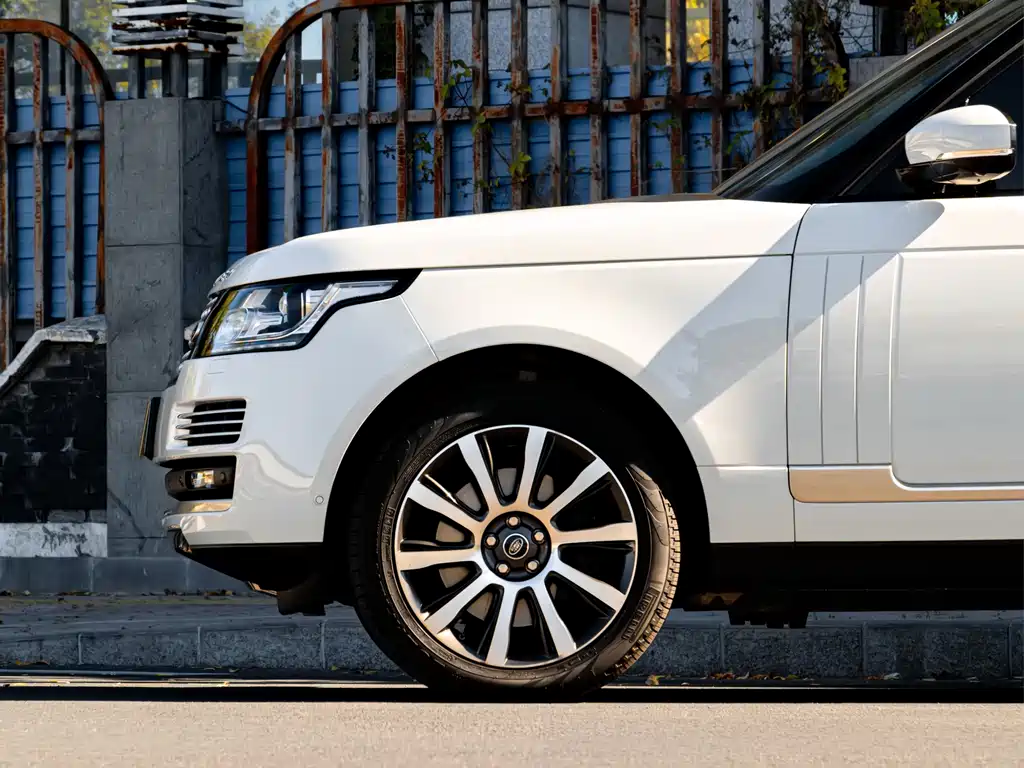 Land Rover Range Rover — миниатюра 4