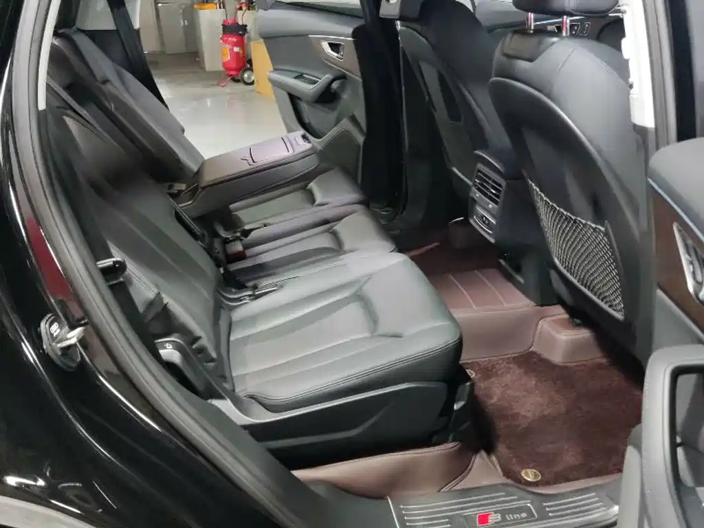 Audi Q7 — миниатюра 12