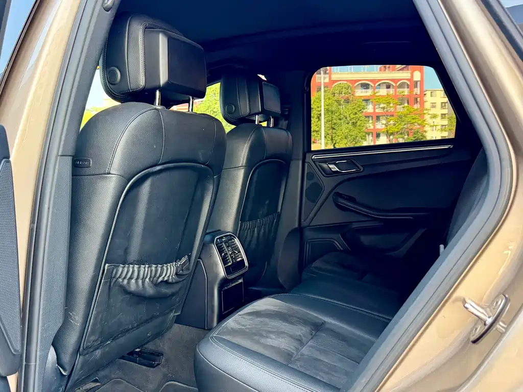 Porsche Macan — миниатюра 7