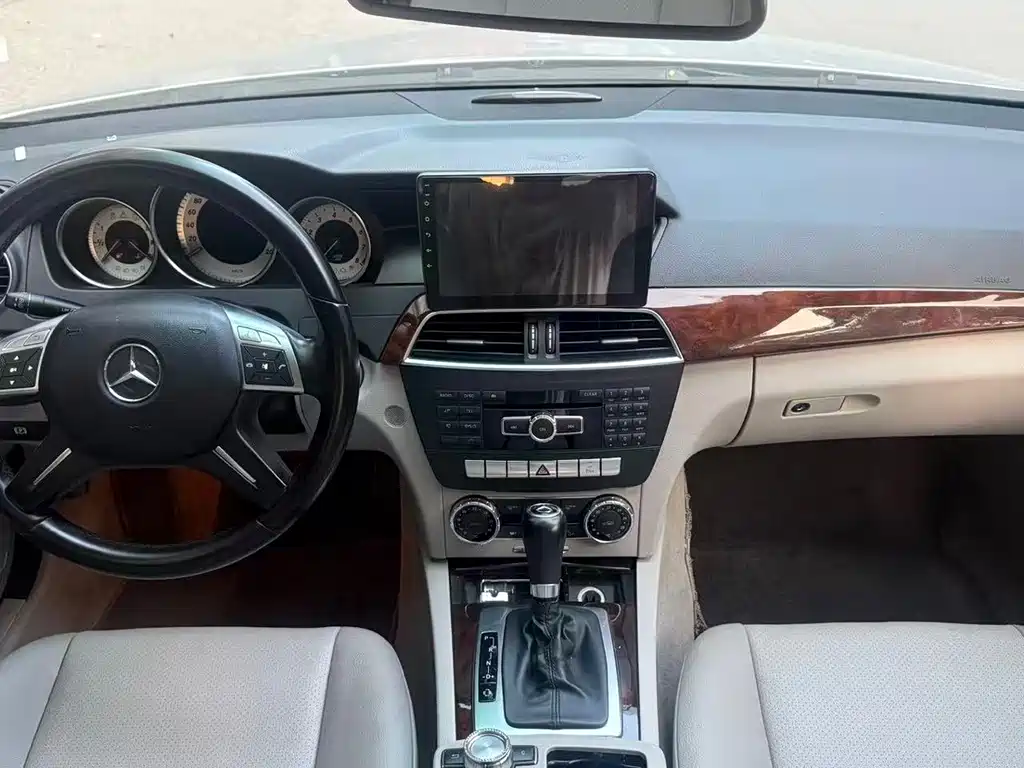 Mercedes-Benz C-Class — миниатюра 12