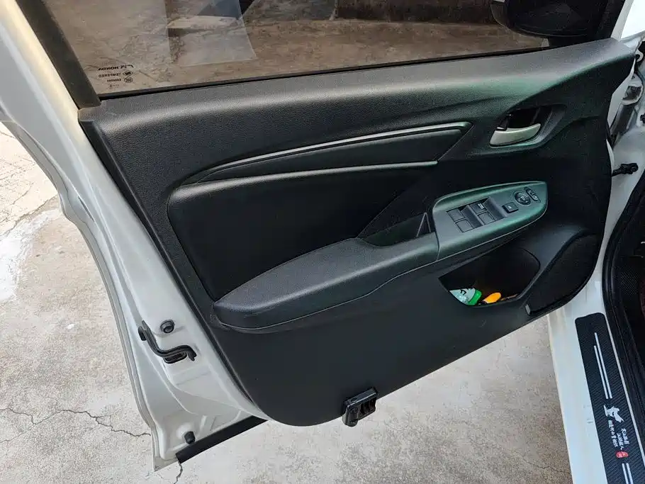 Honda Fit — миниатюра 7