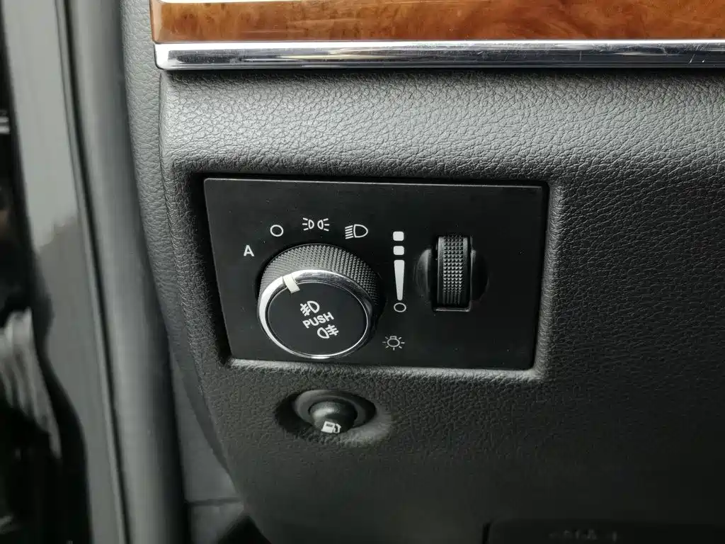 Jeep Grand Cherokee (Import) — миниатюра 21