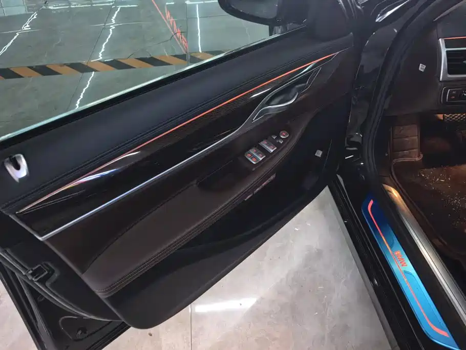 BMW 7 Series — миниатюра 7