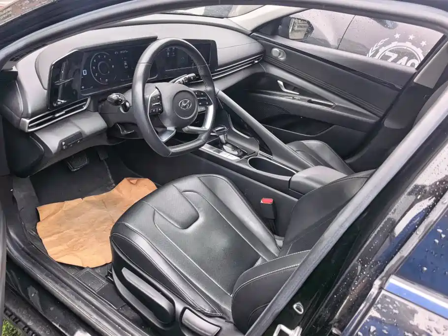 Hyundai Elantra — миниатюра 9