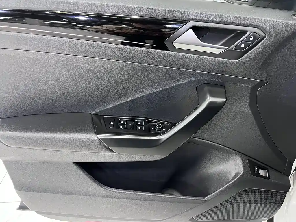 Volkswagen T-Roc 2022 280TSI DSG PLUS