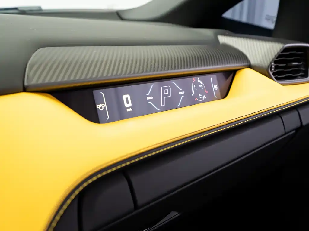 Lamborghini Revuelto — миниатюра 6