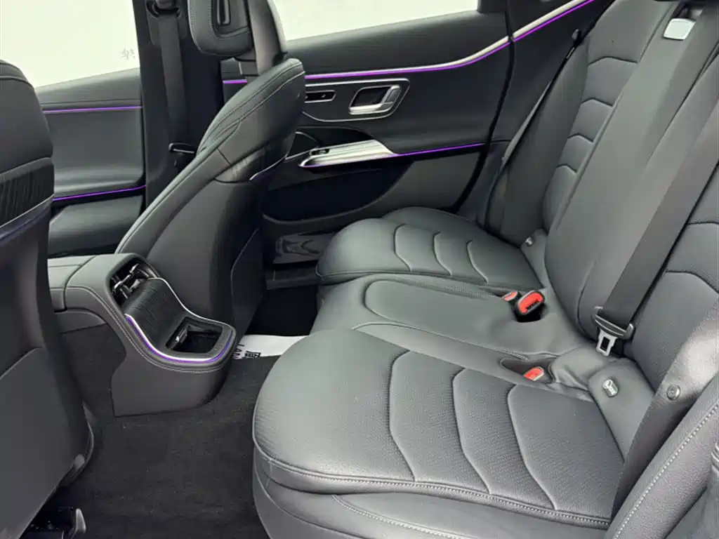 Mercedes-Benz E-Class — миниатюра 7