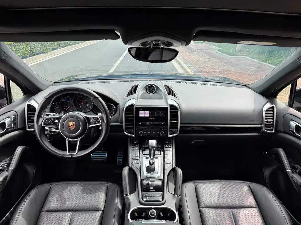 Porsche Cayenne — миниатюра 7