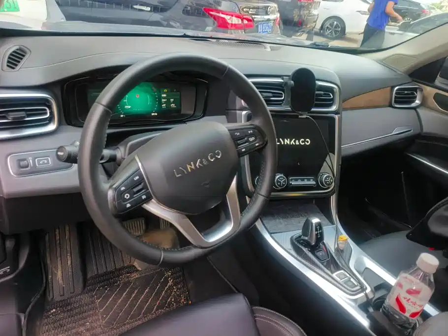 Lynk & Co 01 — миниатюра 12